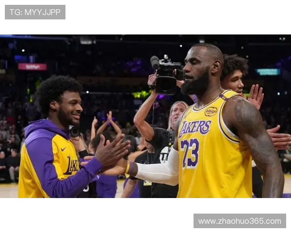 湖人三连胜詹皇回忆单挑布朗尼 湖人三连胜詹皇回忆单挑布朗尼